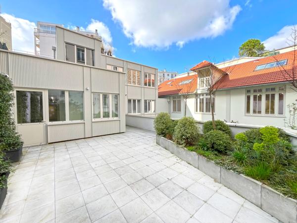Bureaux à vendre à Paris immeuble indépendant avec terrasse