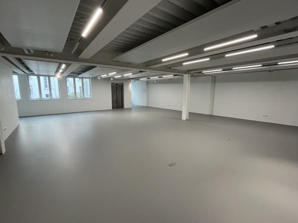 Bureaux à vendre à Paris immeuble indépendant avec terrasse