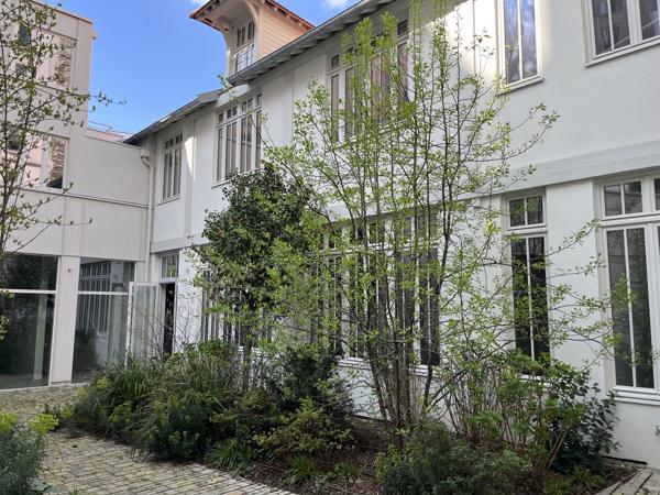 Bureaux à vendre à Paris immeuble indépendant avec terrasse