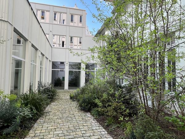 Bureaux à vendre à Paris immeuble indépendant avec terrasse