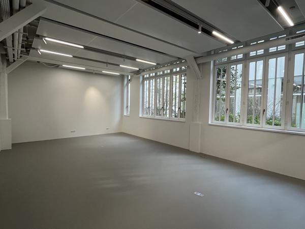 Bureaux à vendre à Paris immeuble indépendant avec terrasse