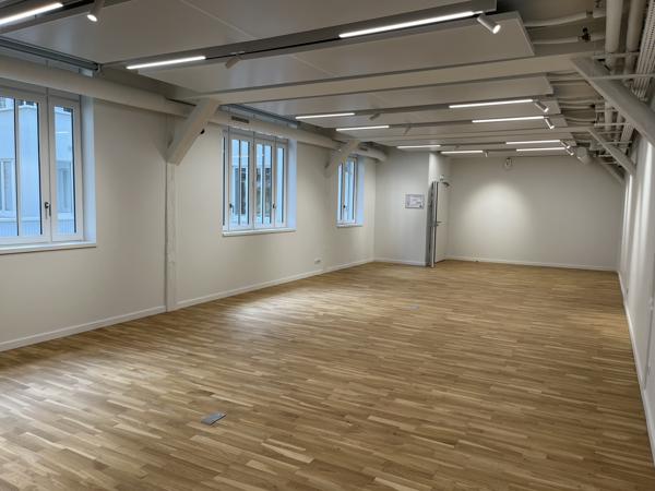 Bureaux à vendre à Paris immeuble indépendant avec terrasse