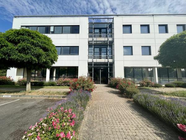 BUREAUX à LOUER de 293.82 m²