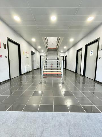 BUREAUX à LOUER de 293.82 m²
