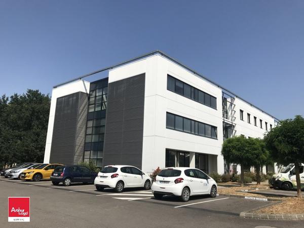 BUREAUX à LOUER de 293.82 m²