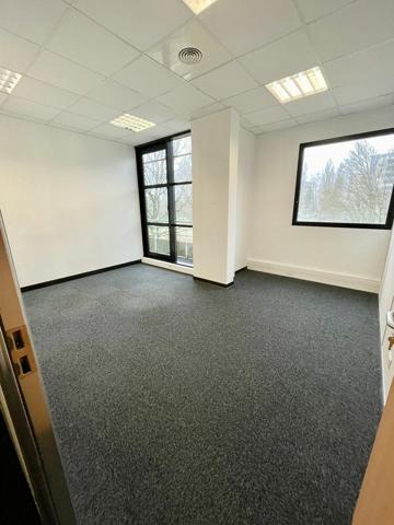 BUREAUX à LOUER de 293.82 m²