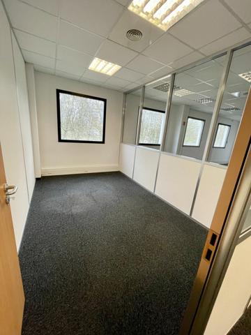 BUREAUX à LOUER de 293.82 m²