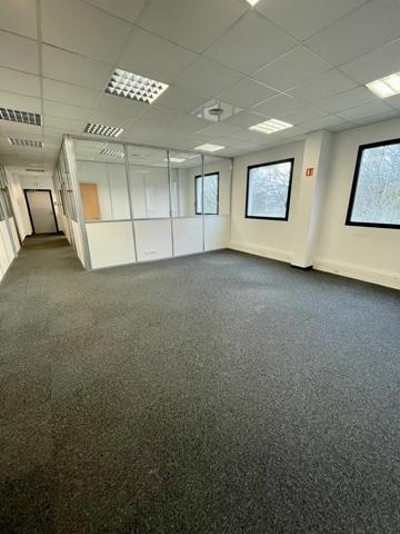 BUREAUX à LOUER de 293.82 m²
