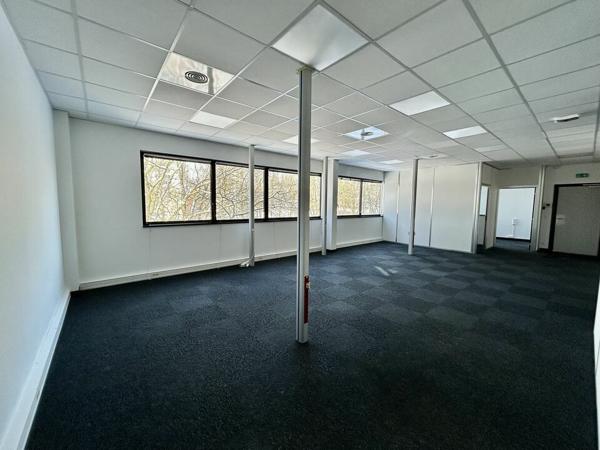 BUREAUX à LOUER de 293.82 m²