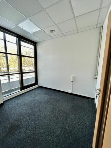 BUREAUX à LOUER de 293.82 m²