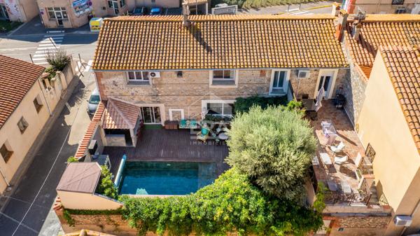 Villelongue de la Salanque : Propriété à vendre avec garage, piscine et appartement indépendant