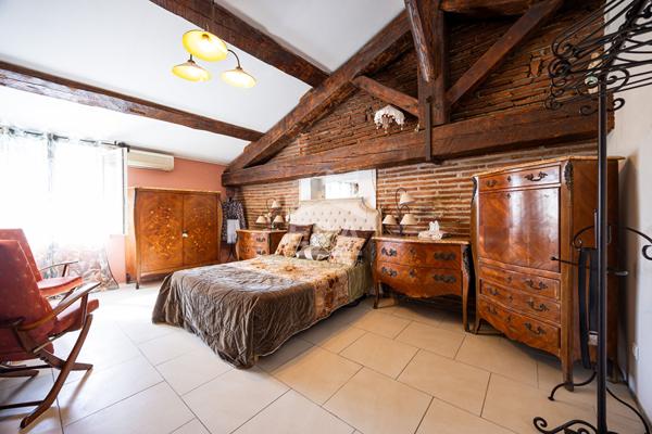 Villelongue de la Salanque : Propriété à vendre avec garage, piscine et appartement indépendant