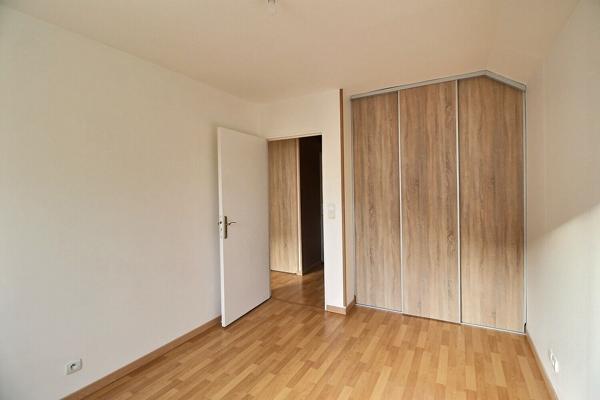 Maison Massy en copropriété  de 100 m² avec jardin cave et deux parkings couverts