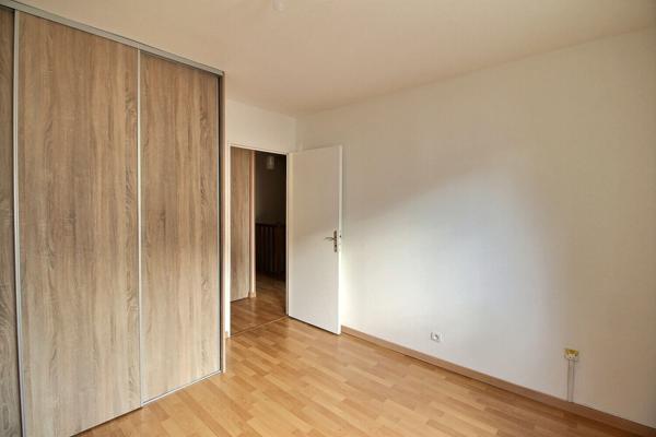 Maison Massy en copropriété  de 100 m² avec jardin cave et deux parkings couverts
