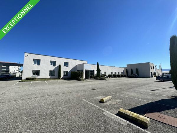 Bâtiment de bureaux à vendre à Valence avec grand parking sécurisé