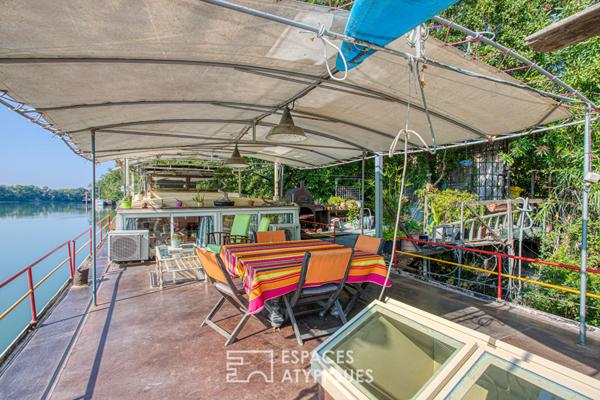 Maison sur l’eau aux portes de la cité des Papes