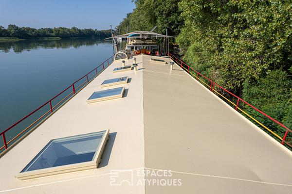 Maison sur l’eau aux portes de la cité des Papes