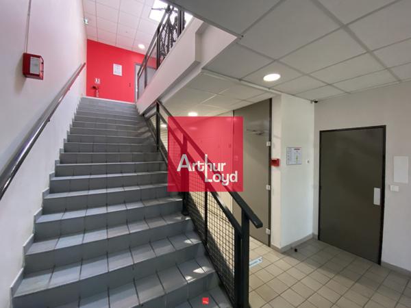 Bureaux à louer en rez de chaussée à Gières avec parking privatif