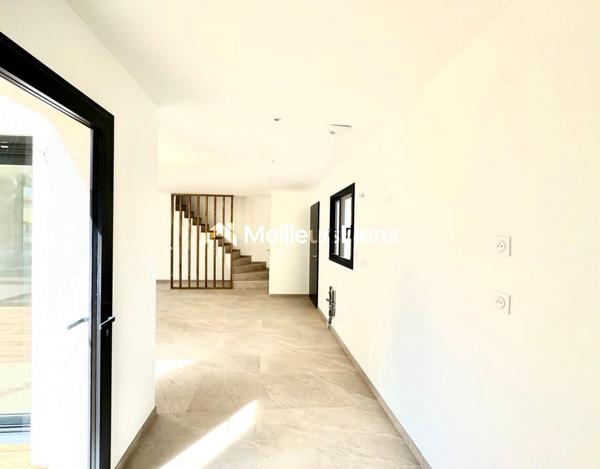 Maison neuve avec piscine