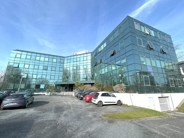 Bureaux à louer à Bruges - Bordeaux Lac avec parking extérieur et accès sécurisé
