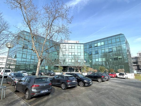 Bureaux à louer à Bruges - Bordeaux Lac avec parking extérieur et accès sécurisé