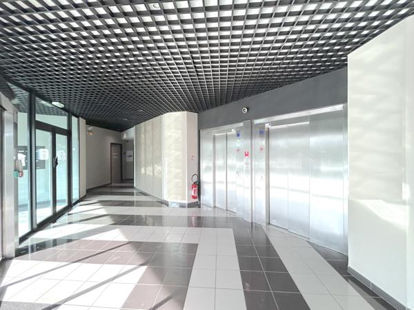Bureaux à louer à Bruges - Bordeaux Lac avec parking extérieur et accès sécurisé