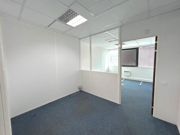 Bureaux à louer à Bruges - Bordeaux Lac avec parking extérieur et accès sécurisé