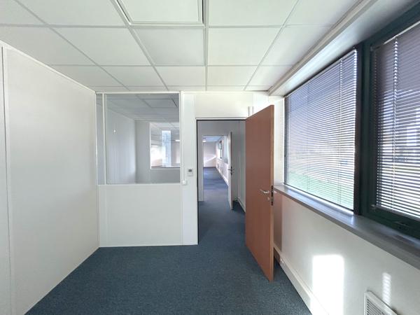 Bureaux à louer à Bruges - Bordeaux Lac avec parking extérieur et accès sécurisé