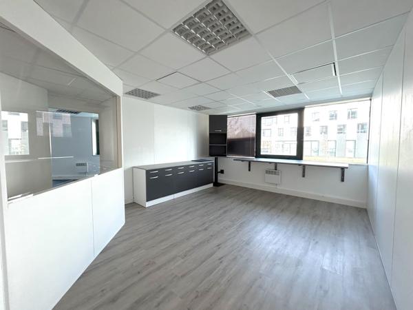 Bureaux à louer à Bruges - Bordeaux Lac avec parking extérieur et accès sécurisé