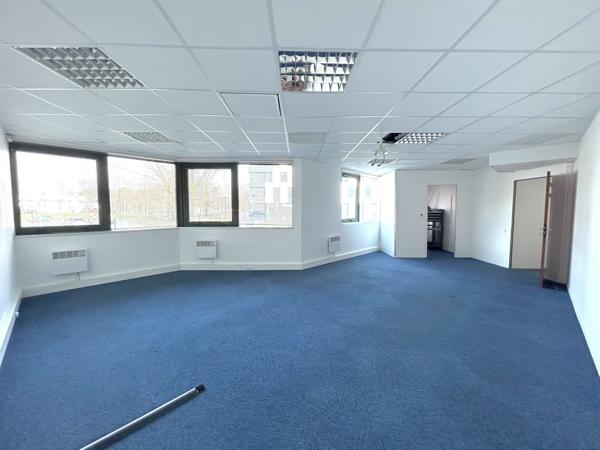 Bureaux à louer à Bruges - Bordeaux Lac avec parking extérieur et accès sécurisé