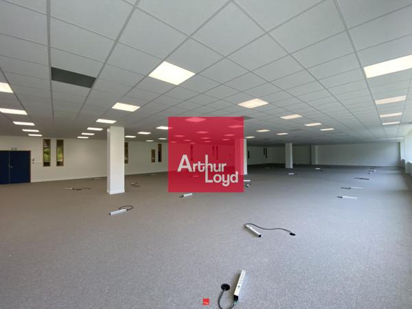 Bureaux à louer à Eybens lumineux entièrement rénovés 3645 m² divisibles