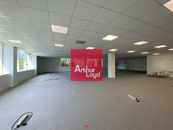 Bureaux à louer à Eybens lumineux entièrement rénovés 3645 m² divisibles