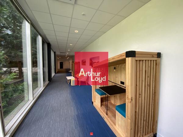 Bureaux à louer à Eybens lumineux entièrement rénovés 3645 m² divisibles