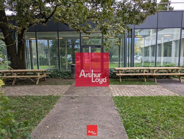 Bureaux à louer à Eybens lumineux entièrement rénovés 3645 m² divisibles