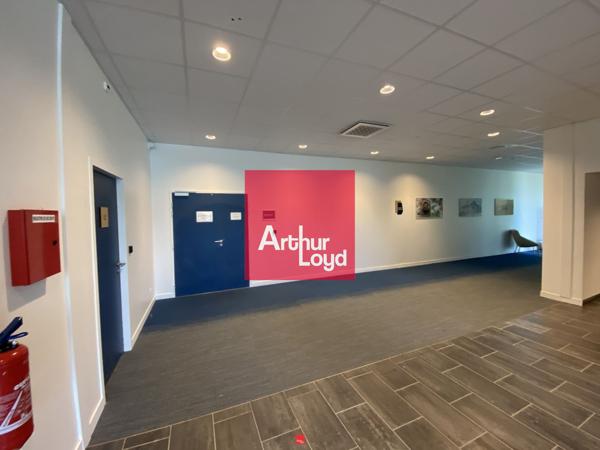 Bureaux à louer à Eybens lumineux entièrement rénovés 3645 m² divisibles