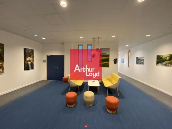 Bureaux à louer à Eybens lumineux entièrement rénovés 3645 m² divisibles