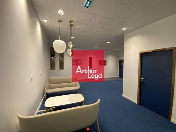 Bureaux à louer à Eybens lumineux entièrement rénovés 3645 m² divisibles