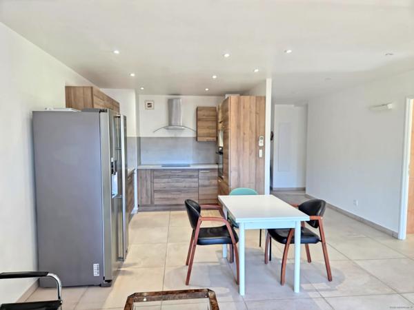 Appartement rénové proche centre ville et port