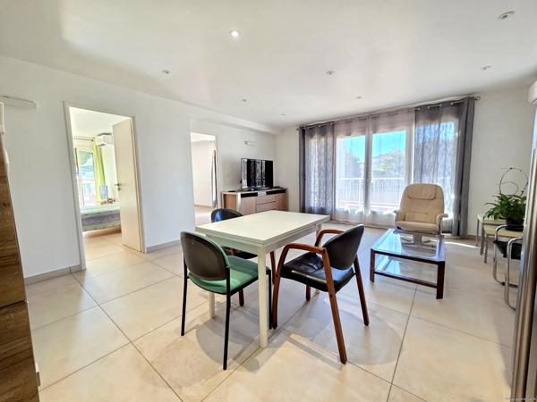 Appartement rénové proche centre ville et port