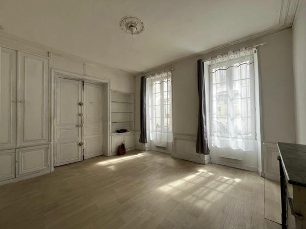 Immeuble à vendre    8 pièces • 184 m2 La Rochelle