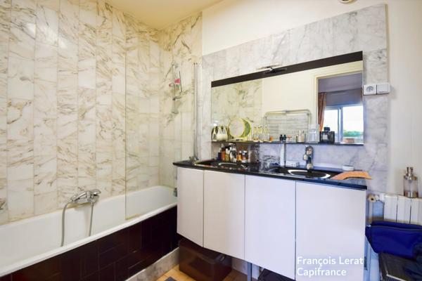 Appartement à vendre 2 pièces PARIS 9EME ARRONDISSEMENT (75) - avec balcon, parking et cave -Appartement vendu occupé - 52,29 m2 - 454 800 € honoraires d’agence inclus