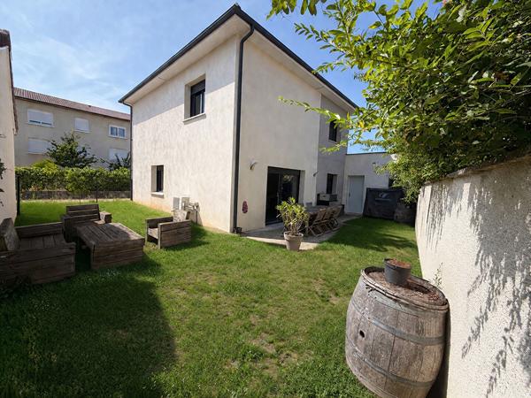 Maison contemporaine à vendre à Bourg-en-Bresse - Secteur Vennes, un havre de paix rare sur le marché