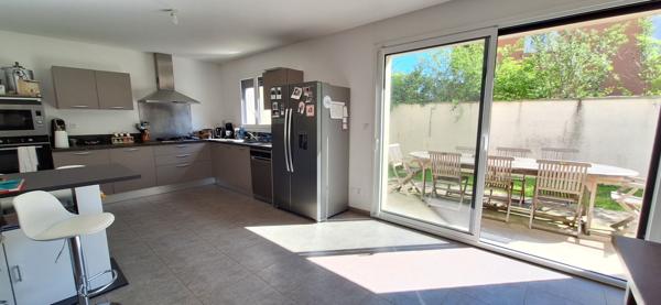 Maison contemporaine à vendre à Bourg-en-Bresse - Secteur Vennes, un havre de paix rare sur le marché