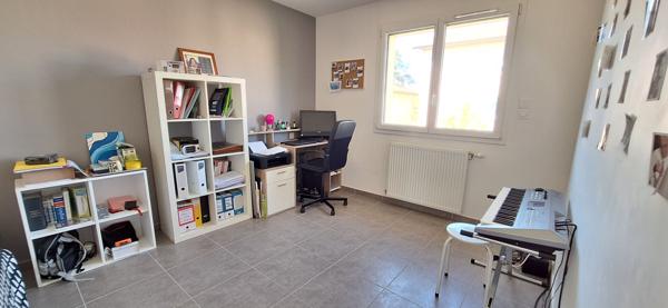 Maison contemporaine à vendre à Bourg-en-Bresse - Secteur Vennes, un havre de paix rare sur le marché