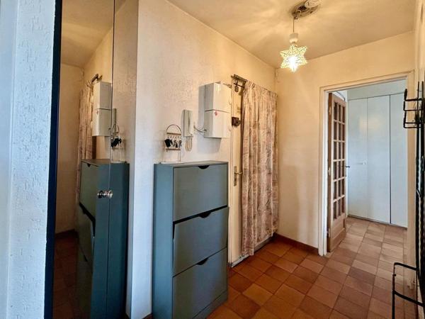 2 PIECES 54 m² - BALCON - BOX - CAVE - VUE DEGAGEE PLEIN SUD