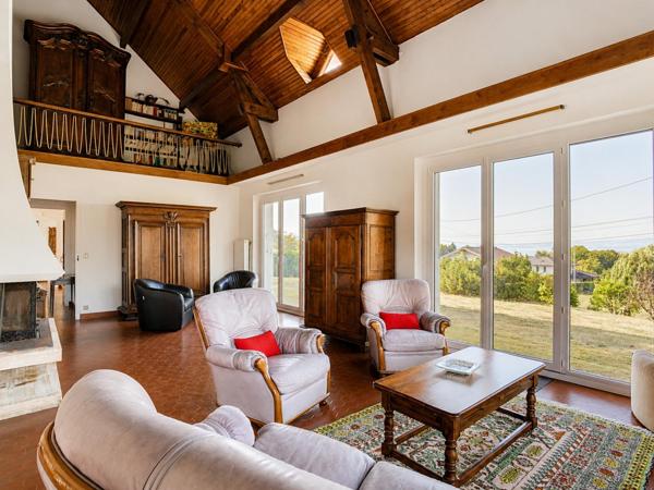 Maison vue lac, 5 chambres, grand terrain arboré