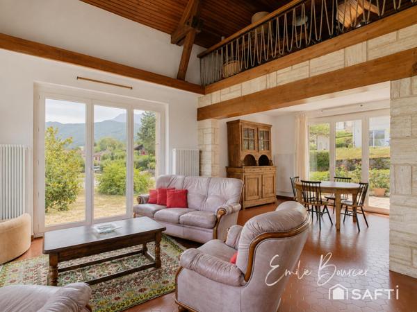Maison vue lac, 5 chambres, grand terrain arboré