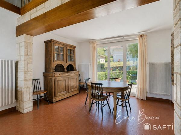 Maison vue lac, 5 chambres, grand terrain arboré