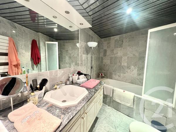 Appartement F4 à vendre  4 pièces - 94,46 m 2   DEAUVILLE  - 14