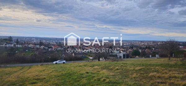 Terrain constructible de 2074m² - Ve dégagée